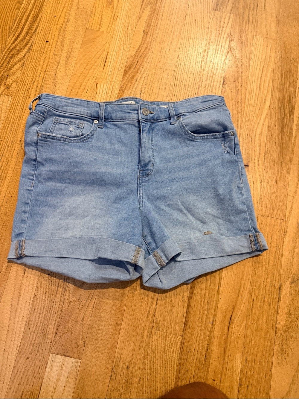 Ladies Size 14R "Wonderly" Light Blue Denim Rolled Hem Shorts GUC